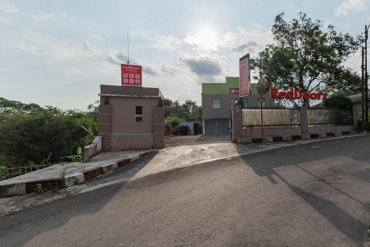 Reddoorz Syariah Near Rs Hermina Sukabumi Exterior photo