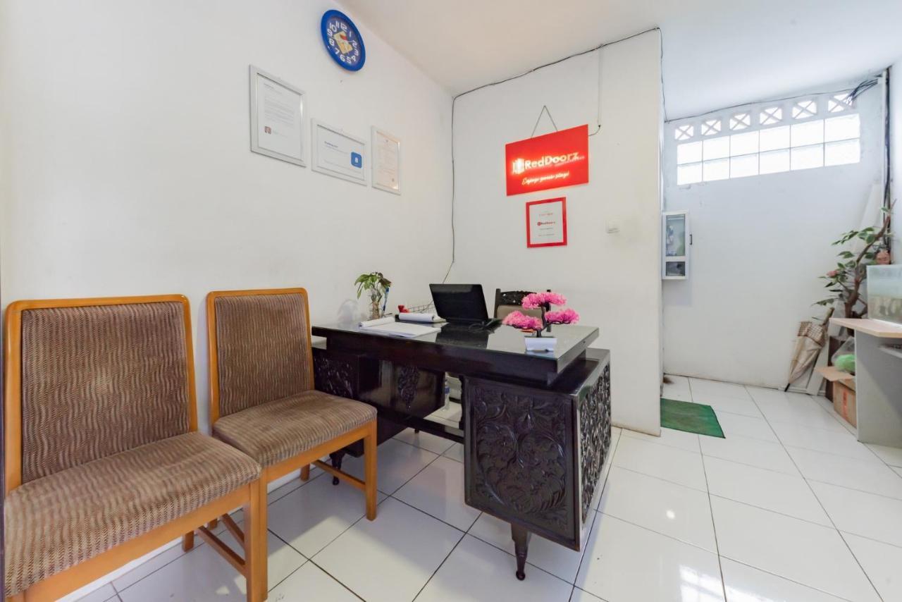 Reddoorz Syariah Near Rs Hermina Sukabumi Exterior photo